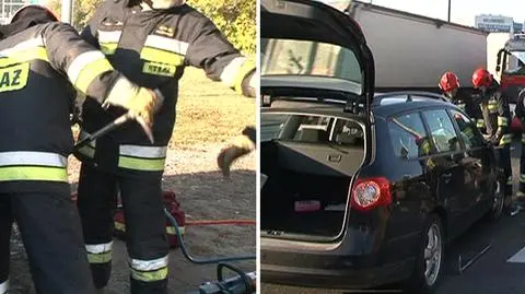 Wybili przednią szybę, wyciągnęli ich z samochodu