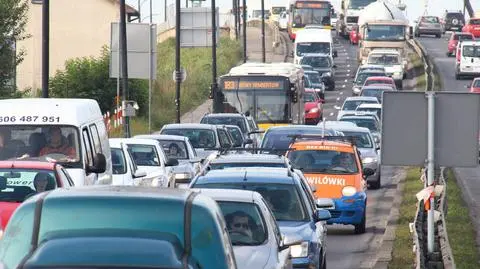 Jeszcze większe korki na ul. Marsa. Mniej pasów i objazdy