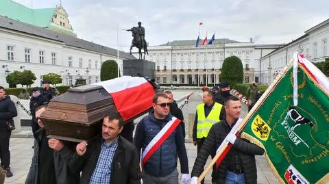 Rolnicy pod Pałacem Prezydenckim