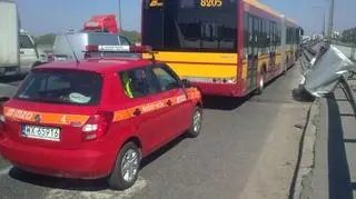 Plandeka uszkodziła autobus / fot. Tomek Zieliński, tvnwarszawa.pl