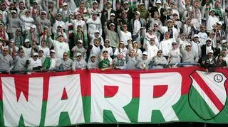 Kibice z Warszawy na stadionie przy Bułgarskiej
fot. PAP