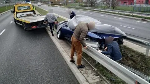 Ferrari wbiło się w bariery. "Tak mocno, że mieli problem z jego wyciągnięciem"