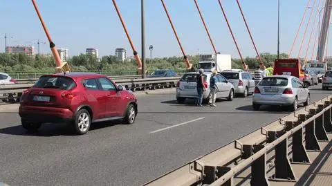 Dwie kolizje na Siekierkowskim. "Korek do Czerniakowskiej"