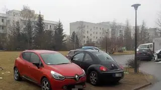 Problemy z nielegalnym parkowaniem na trawnikach