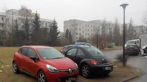 Zawieszką w kierowców parkujących na trawnikach
