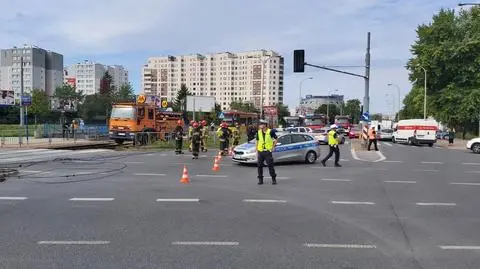 Uszkodzona sieć trakcyjna na Mokotowie 