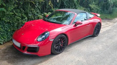 55-latek przywłaszczył porsche warte 500 tysięcy złotych, auto odzyskali policjanci