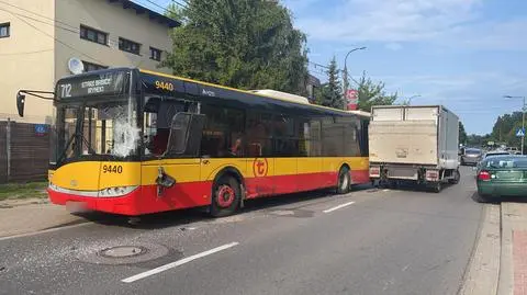 Zderzenie autobusu miejskiego z autem dostawczym