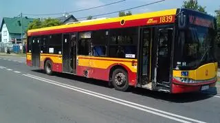 Zderzenie autobusu i mitsubishi