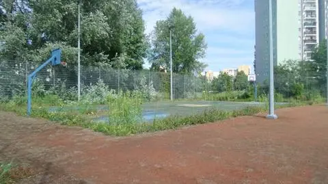 Boiska na Białołęce zamknięte. Na remont potrzebny milion złotych