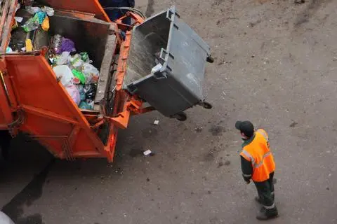 Uchwała o zmianie sposobu naliczania opłaty za śmieci zdjęta z obrad Rady Warszawy