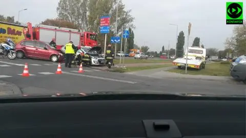 Radzymińska: zderzenie dwóch samochodów. Jedna osoba ranna