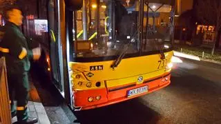 Kierująca smartem zderzyła się z autobusem