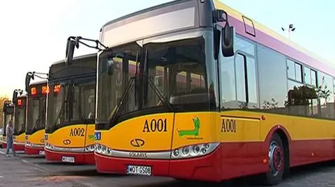 Związkowcy w obronie darmowych biletów. Protest przed ratuszem