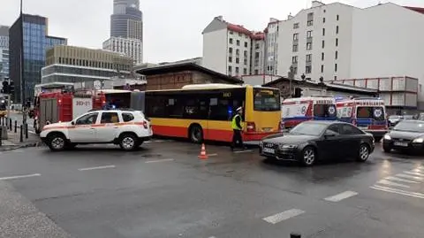 Wypadek autobusu przed siedzibą Zarządu Transportu Miejskiego 