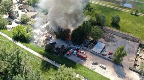 Paliła się hałda odpadów na Mokotowie