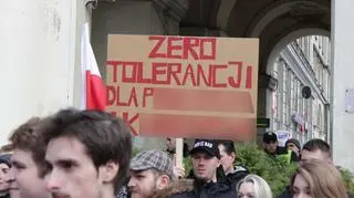 Protest przy tęczy