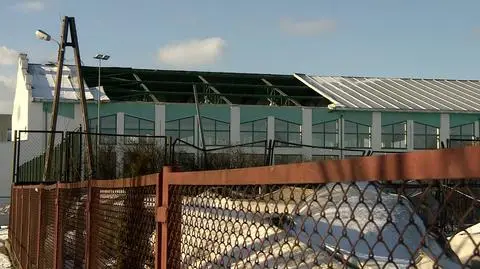 Wiatr zerwał dach z sali gimnastycznej. "Jego elementy znalazły się na boisku i cmentarzu"