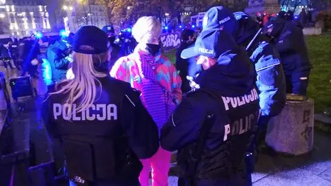Młodzi zebrali się przed Pałacem Kultury i Nauki. Policja stłumiła manifestację