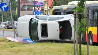 Zderzenie autobusu z samochodem