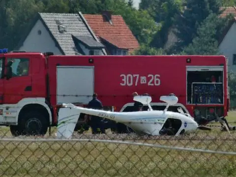 Samolot dachował na płycie lotniska