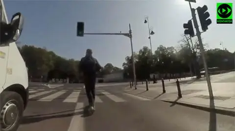 Jechał środkiem ulicy na hulajnodze. "Narażał siebie i innych" 