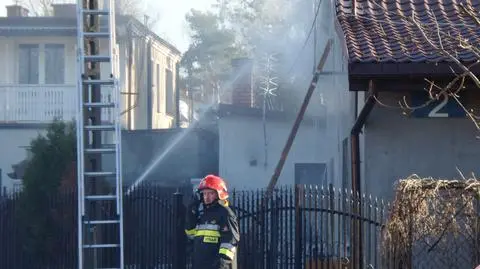 Pożar w Wawrze. Doszło do wybuchu butli?