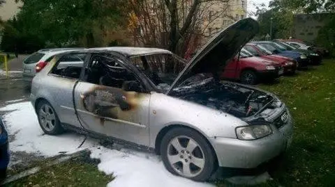 Spalone audi, okradzione samochody. Niespokojna noc w Ursusie