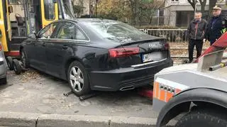 Auto zablokowało torowisko na Puławskiej