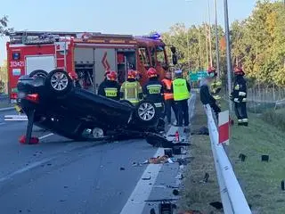 Dachowanie po zderzeniu z ciężarówką na Żołnierskiej