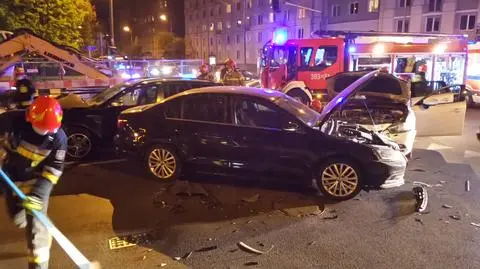 Zderzenie w alei Niepodległości. Trzy auta rozbite