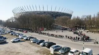 Kolejka przed Stadionem Narodowym (20 marca 2022 r.)