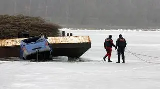 Mercedes w Kanale Żerańskim