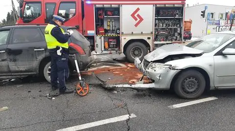 Zderzenie trzech aut na Bródnie