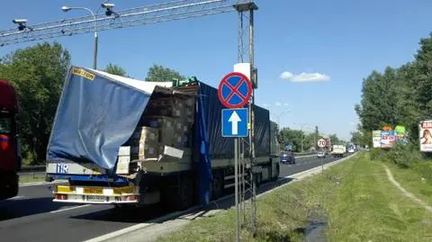 Autobus ze związkowcami uderzył w tył naczepy