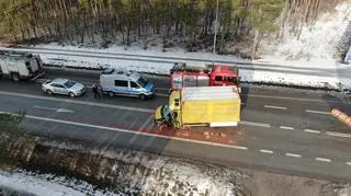 Zablokowana trasa w miejscowości Całowanie 