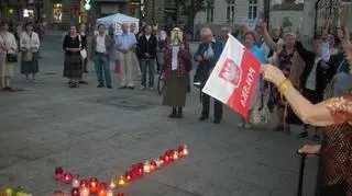 Zamieszanie pod Krzyżem / fot. MP, warszawa@tvn.pl