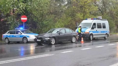 Kierowca BMW potrącił przechodnia. Śmiertelny wypadek w Starej Miłośnie