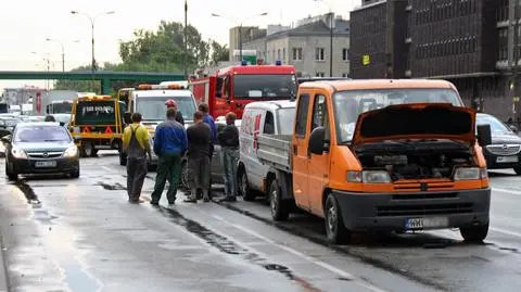 2 osoby ranne, 4 rozbite auta. Wypadek na Powsińskiej