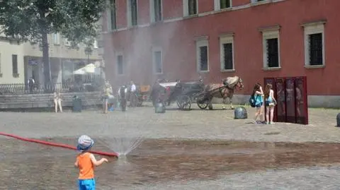 Ratusz ostrzega przed upałami i uruchamia kurtyny wodne