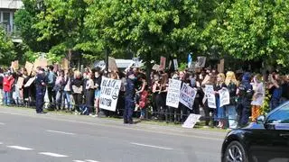 Protest pod ambasadą USA