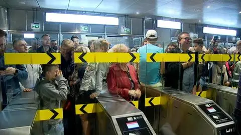 Tłumy na nowych stacjach metra. "To dla nas duże zaskoczenie"