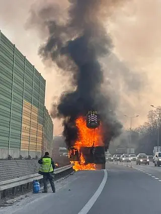 Pożar dźwigu samochodowego na trasie S8