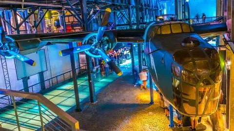 Tajemnice starych zdjęć, lekcje gwary i Zła Warszawa. Muzeum Powstania zaprasza do internetu