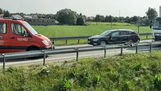 Jedno auto wylądowało na dachu drugiego