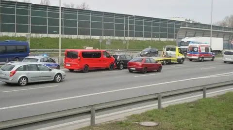 Trzy samochody zderzyły się na S8