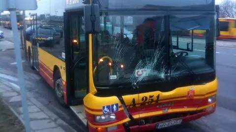 Kolizja autobusu i 4 osobówek
