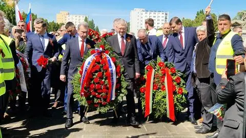 Ambasador Rosji złożył wieniec na cmentarzu żołnierzy radzieckich 