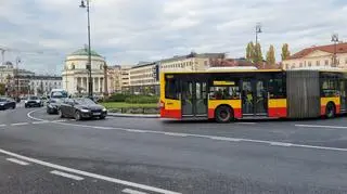 Zawracanie na placu Trzech Krzyży