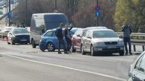 Karambol na Trasie Łazienkowskiej. Zderzyło się sześć samochodów